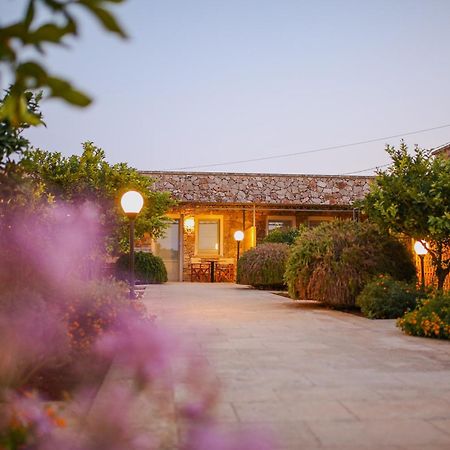 Volito Rural Experience Hotel Patù Buitenkant foto